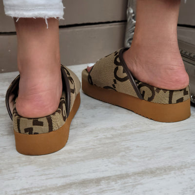 GUCCI JUMBO GG PLATFORM SLIDES EU 37/ UK 4