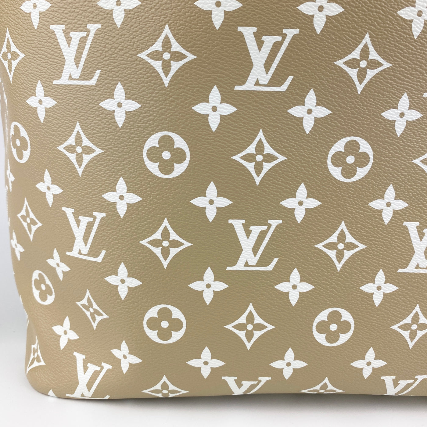 LOUIS VUITTON NEVERFULL MM GIANT MONOGRAM BAG