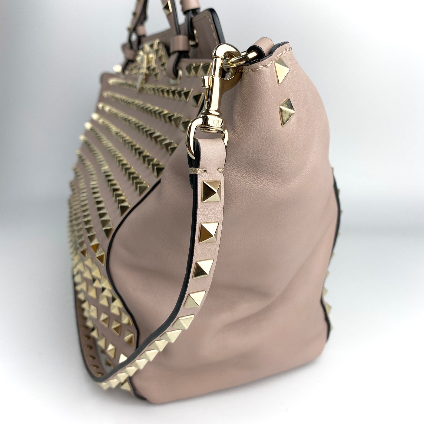 VALENTINO GARAVANI MEDIUM STUDDED ROCKSTUD TOTE BAG