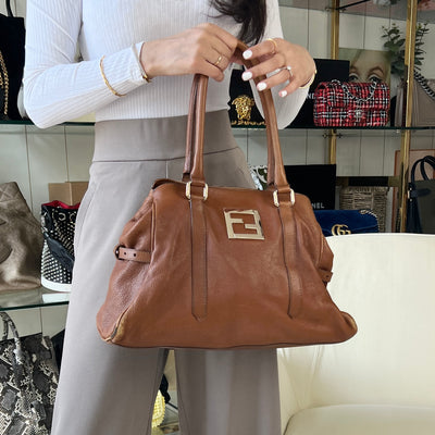 FENDI LEATHER SHOULDER BAG