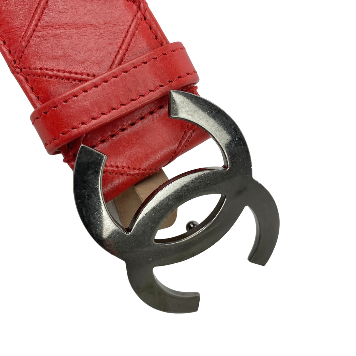 Chanel red Quilted Leather Belt Buckle close up