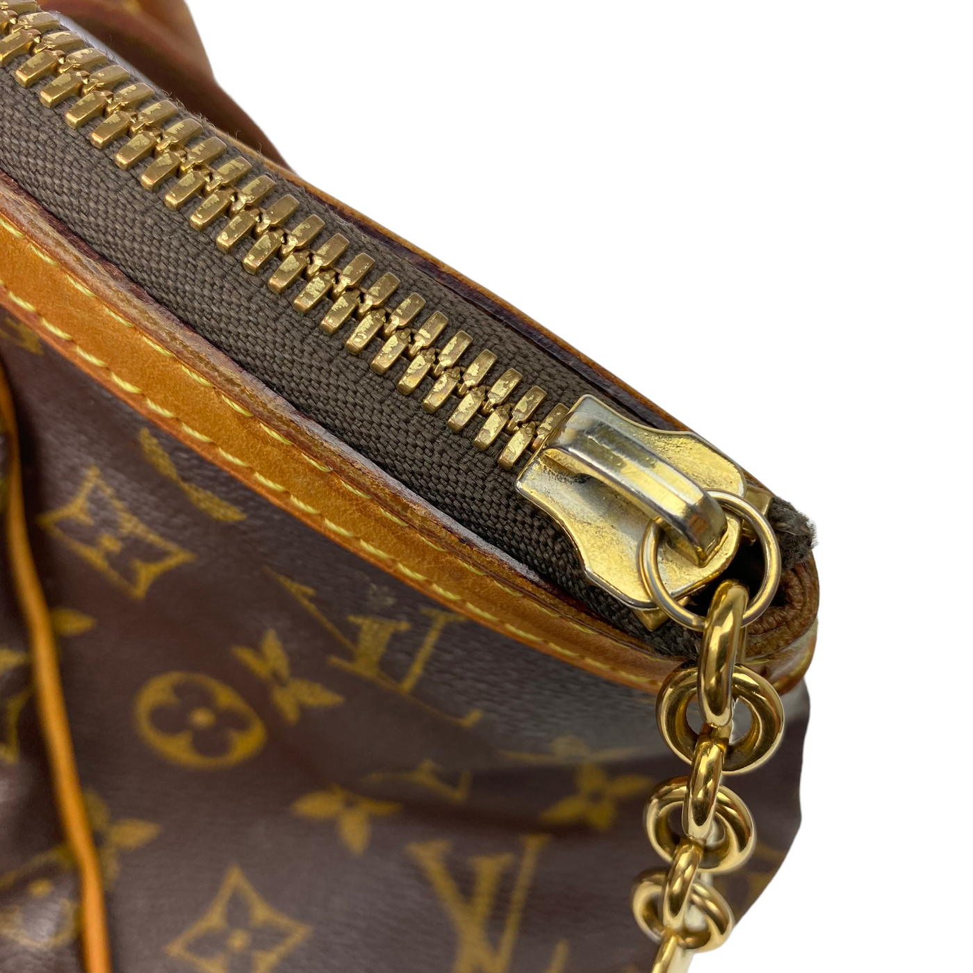 Louis Vuitton Tivoli Handbag hardware close up