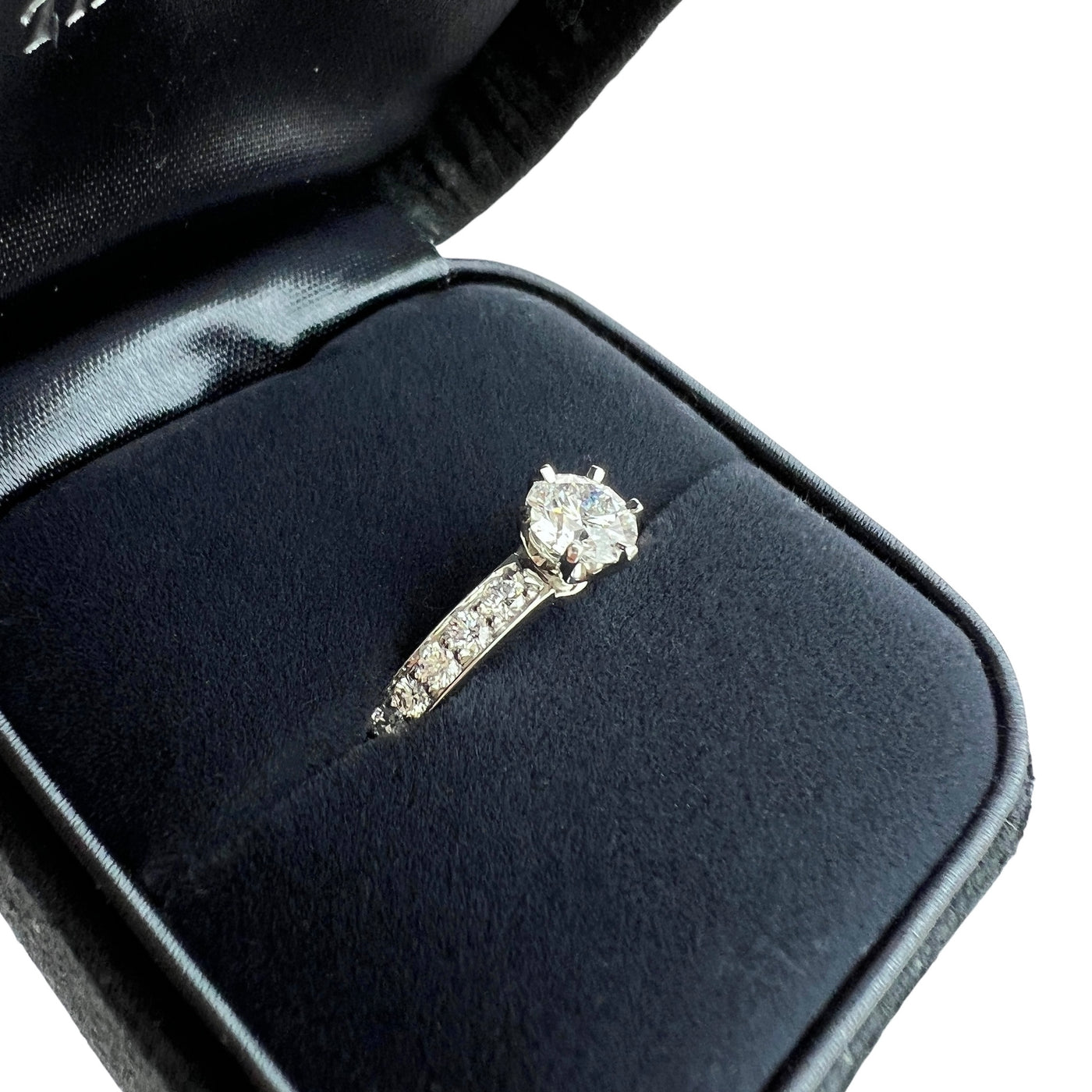 TIFFANY & CO. PLATINUM DIAMOND 0.77 TCW RING