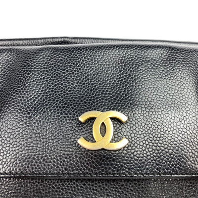 Chanel black Vintage Shoulder Bag logo close up